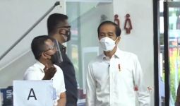 Lihat Insan Pers Disuntik Vaksin Covid-19, Pak Jokowi Ucap Hamdalah - JPNN.com