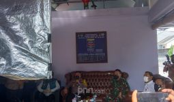 Irjen Fadil Imran Sapa Pasien Positif Covid-19 di Tangerang Lewat Virtual - JPNN.com