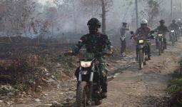 Naik Sepeda Motor, Mayjen Nur Rahmad dan Irjen Sigid Pantau Titik Karhutla - JPNN.com
