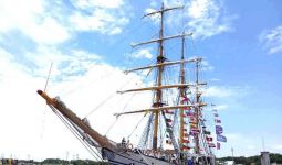 KRI Dewaruci Berlabuh di Cirebon, Eksplorasi Kejayaan Maritim  - JPNN.com