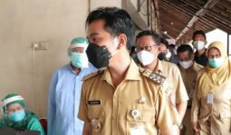 5 Berita Terpopuler: Gibran Mendadak jadi Buah Bibir, Jokowi Harus Bertindak, Ratusan Ribu Guru Agama Ancam Mogok - JPNN.com