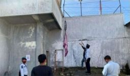 Tahanan Kabur Pakai Kain Sarung, Petugas Kalah Cepat - JPNN.com