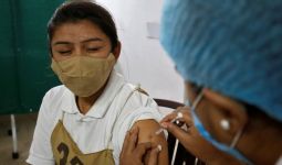 Segera Melapor Jika Merasakan Efek Samping Setelah Disuntik Vaksin Covid-19 - JPNN.com