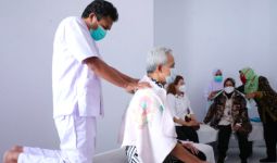 Ganjar dan Bu Risma Terbuai Pijatan Terapis di Gang Kecil - JPNN.com