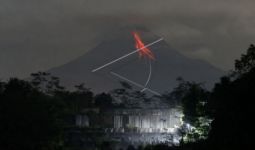 Gunung Merapi Keluarkan 13 Kali Guguran Lava Pijar, Status Masih Siaga - JPNN.com
