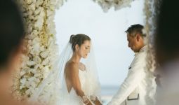 Kisah Julie Estelle dan David Tjiptobiantoro Hingga Akhirnya Menikah - JPNN.com