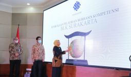Menteri Ida Didampingi Gibran Rakabuming Raka Buka PBK Angkatan I di BLK Surakarta - JPNN.com