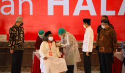 Ratusan Tokoh Agama Jateng Mendapatkan Vaksin Covid-19, Presiden Jokowi dan Pak Ganjar Dipuji - JPNN.com