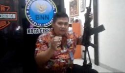 AKBP Yaya Ancam Tembak Kepala Bandar Narkoba dengan Senpi Ini, Terkena 1 Peluru Bisa Hancur - JPNN.com