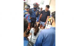 Petugas Damkar Evakuasi Tangan Mbak Tri yang Masuk ke Mesin Penggiling Daging - JPNN.com