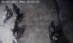 Aksi Dua Pelaku Curanmor Terekam CCTV saat Beraksi, Lihat Tuh Fotonya - JPNN.com