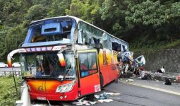 Bus Pariwisata Kecelakaan, Banyak Korban Jiwa, 39 Penumpang Luka-luka - JPNN.com