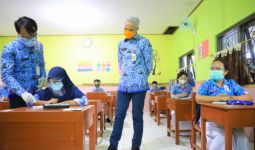 Minta Guru Tertib Protokol Kesehatan Jelang Pembelajaran Tatap Muka, Ganjar: Tindak Tegas yang Melanggar - JPNN.com