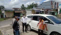 Mobil Kepala Sekolah Dibobol Bandit Pecah Kaca, Uang Rp 100 Juta Raib - JPNN.com