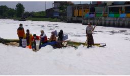 Gambar ini Bukan Wisata Air, Tetapi Sungai yang Tercemar Deterjen, Mengerikan - JPNN.com