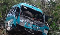 Bus Wisata Masuk Jurang, 2 Warga Meninggal, 13 Luka-luka - JPNN.com