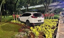 Mobil Honda CRV Oleng di Jalan Jenderal Sudirman, Begini Jadinya - JPNN.com