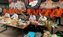 Polda Metro Jaya Tangkap Produsen dan Kurir Penjual Tembakau Sintetis - JPNN.com