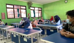 Sekolah di Bekasi Gelar Pembelajaran Tatap Muka, Setiap Kelas Hanya Diisi 16 Siswa - JPNN.com