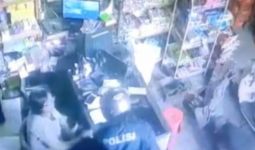 Toko Sembako Dirampok, Pelaku Pakai Jaket Bertuliskan Polisi - JPNN.com