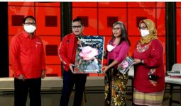 Melalui Buku Merawat Pertiwi, Sosok Lain Megawati Terkuak - JPNN.com