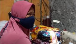 Kisah Bu Sulastri, dari Penjaja Opak Keliling Kampung Kini Sukses Kembangkan Usaha Jahit - JPNN.com