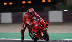 Ukir Rekor Fantastis, Bagnaia Start Terdepan di MotoGP Qatar, Rossi Keempat - JPNN.com