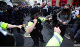 Demo soal RUU di Bristol Ricuh, Boris Johnson Dukung Kepolisian - JPNN.com