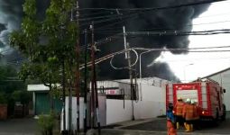 Kebakaran Gudang Palet di Margomulyo, Polisi: Tidak Ada Korban - JPNN.com