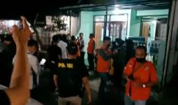 Wanita Terduga Teroris Diamankan Densus 88 di Bandung, Rumahnya Digeledah - JPNN.com