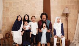 Pusakata Libatkan Anak dan Istri dalam Lagu 'Di Seberang Sana' - JPNN.com