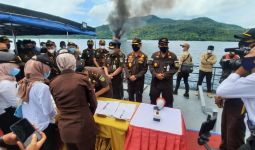 Kejaksaan Agung Tenggelamkan 10 Kapal Pencuri Ikan Berbendera Vietnam - JPNN.com