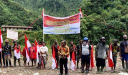 Merdeka! Merah Putih Berkibar di Distrik Tembagapura Papua, KKB jangan Macam-macam - JPNN.com