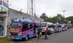Protes Keberadaan Taksi Gelap, Sopir Minibus Cianjur Selatan Mogok Massal - JPNN.com