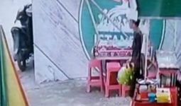 Video Viral Pemuda Tertangkap Kamera CCTV Berbuat Tak Terpuji, Lihat Tuh - JPNN.com