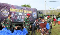 Top, Kopassus Bagikan 2.000 Paket Sembako untuk Warga Terdampak Pandemi Covid-19 - JPNN.com