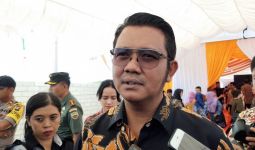 Bupati Bintan Menyerahkan Paspor ke Imigrasi Tanjungpinang, Ada Apa? - JPNN.com