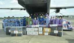 Ketum Dharma Pertiwi Salurkan Bantuan untuk Korban Bencana Alam di NTT - JPNN.com