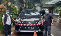 Kejaksaan Agung Sita Mobil Lexus Tersangka Korupsi ASABRI - JPNN.com