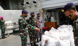 TNI AL Kerahkan KRI Membawa Bantuan Menuju Lokasi Bencana Alam di NTT - JPNN.com