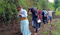 Siang Bolong, 8 Wanita Kaget Melihat Satpol PP, Lari ke Tengah Sawah - JPNN.com