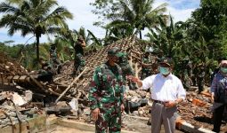 Kunjungi Lokasi Terdampak Gempa di Jatim, Begini Respons Menko Muhadjir Effendy - JPNN.com