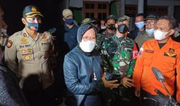 Mensos Risma Bakal Merelokasi Rumah Warga yang Terdampak Gempa Malang - JPNN.com