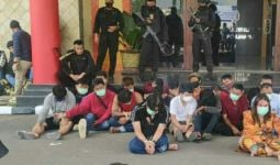 150 Polisi Gerebek Kampung Narkoba, Lihat Tuh Hasilnya - JPNN.com