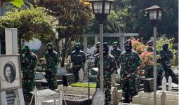 Wanita TNI Laksanakan Ziarah ke Makam Pahlawan Nasional - JPNN.com