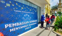Al Azhar Memorial Garden Bagikan Ratusan Paket Sembako Jelang Bulan Ramadan - JPNN.com