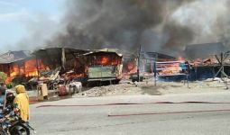 Kulkas Meledak, 10 Rumah Ludes Terbakar di Belawan - JPNN.com
