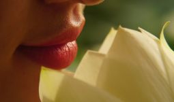 5 Tips Bibir Tetap Terlihat Sehat Saat Berpuasa - JPNN.com