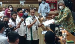 Jokowi 2 Kali Terbitkan Keppres Pengangkatan PNS, Guru dan Tendik Honorer Juga Pengin - JPNN.com