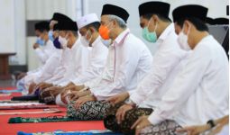 Pak Ganjar Mengingatkan Warga Jateng, Masih Ada PR Besar Belum Selesai - JPNN.com